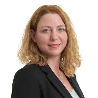 Am Bild zu sehen ist Martina Klamecker Fachgruppenobfrau Reisebüros. Ihre Haare blond und halblang. Sie trägt einen schwarzen Blazer.