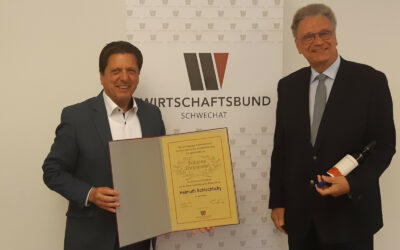 Die silberne Ehrennadel des Wirtschaftsbundes NÖ