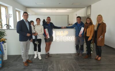 Bezirksgruppenobfrau Silvia Rupp besucht die „H & P Stone GmbH“