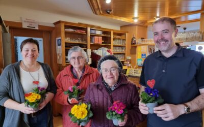 Wirtschaftsbund Hafnerbach schenkt Blumen zum Valentinstag