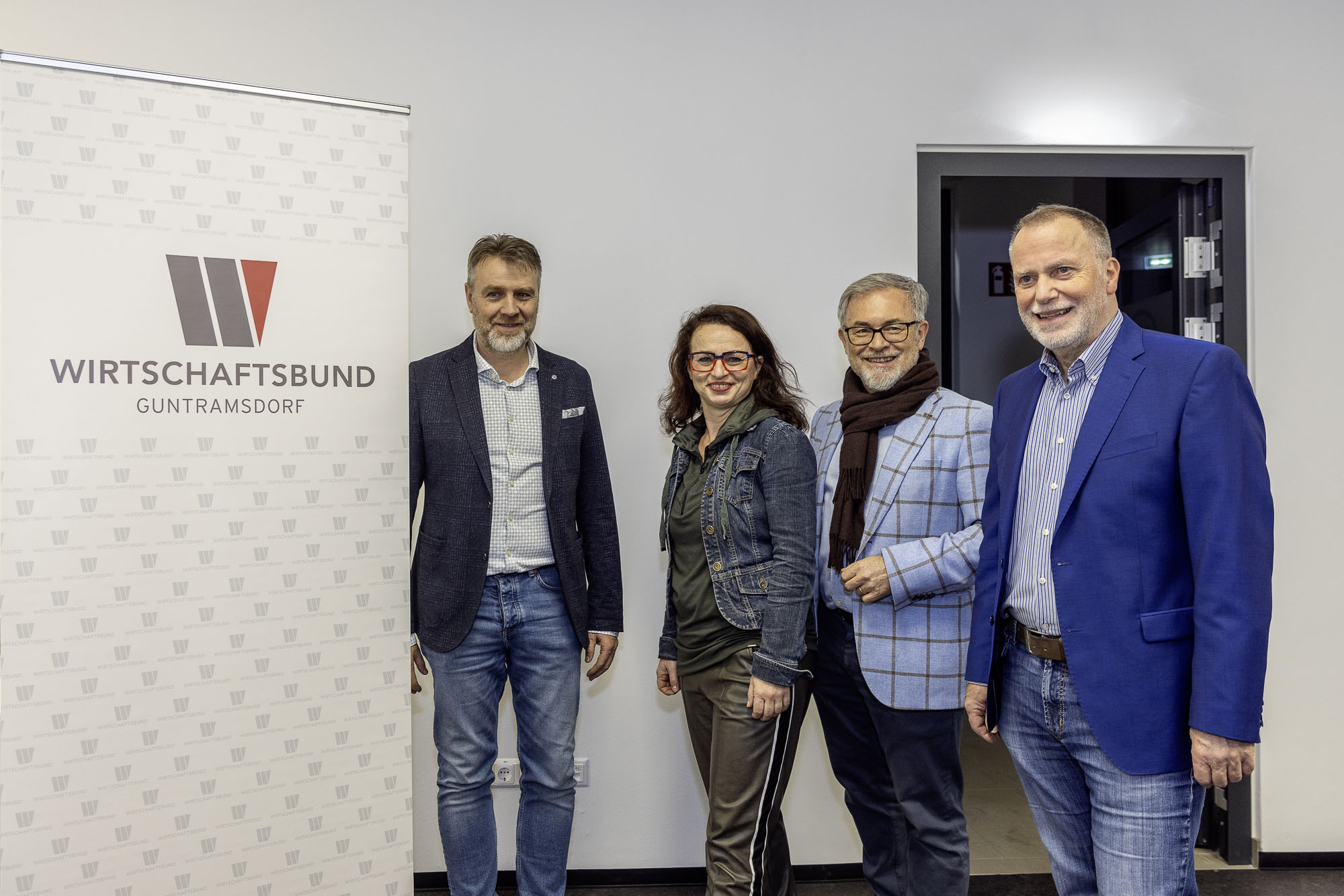 wirtschaftsbund Guntramsdorf Netzwerken Ein Gruppenfoto im Zuge der Veranstaltung des Wirtschaftsbund Guntramsdorf