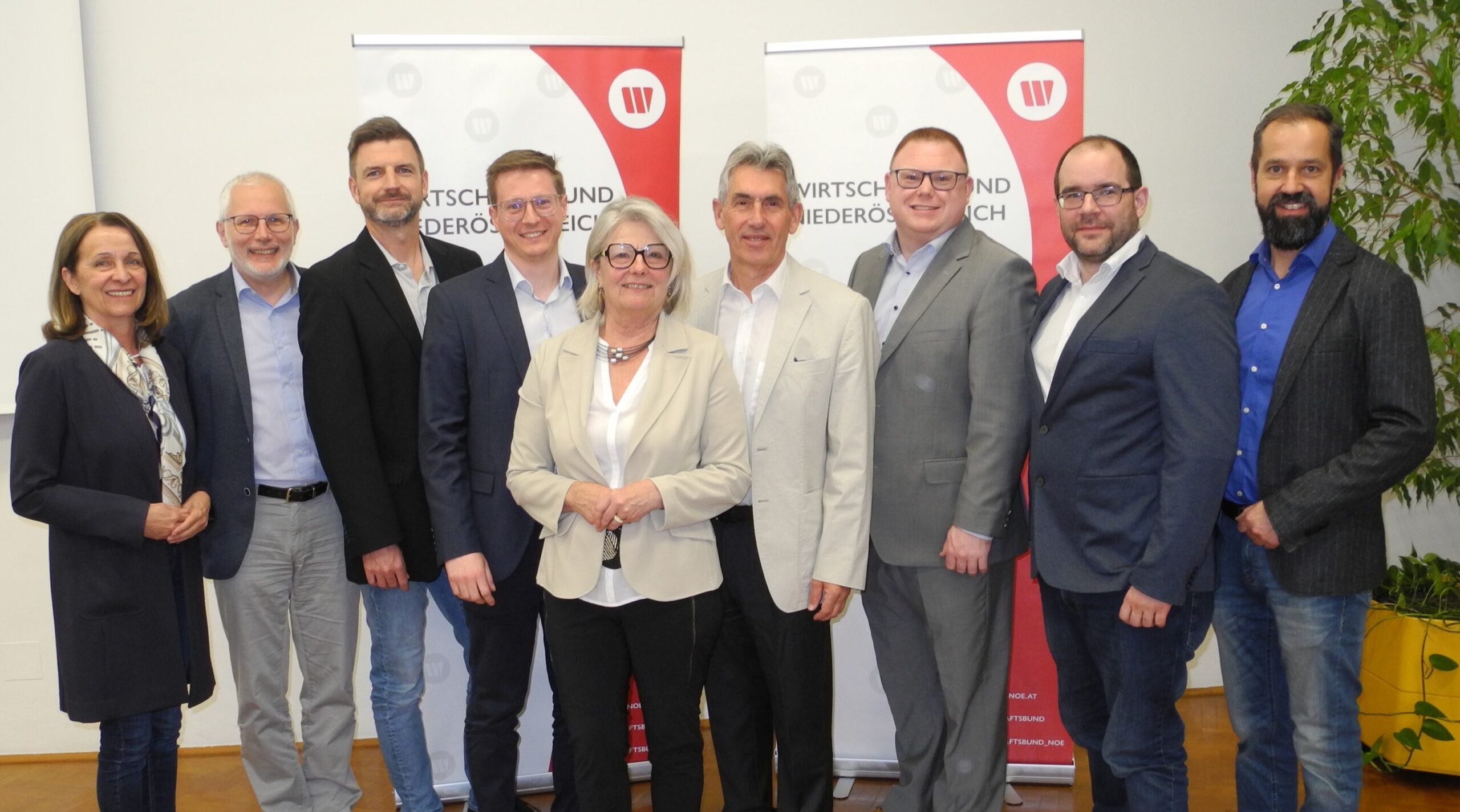 Zwettl_Wirtschaftsbund Zwettl informiert Gruppenfoto der Wirtschaftsbund Zwettl Gruppe