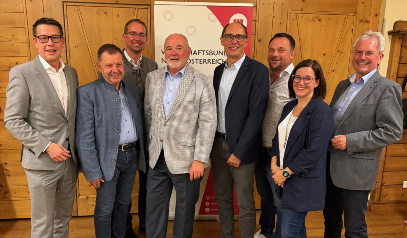 Am Bild das neu gewählt Team.
