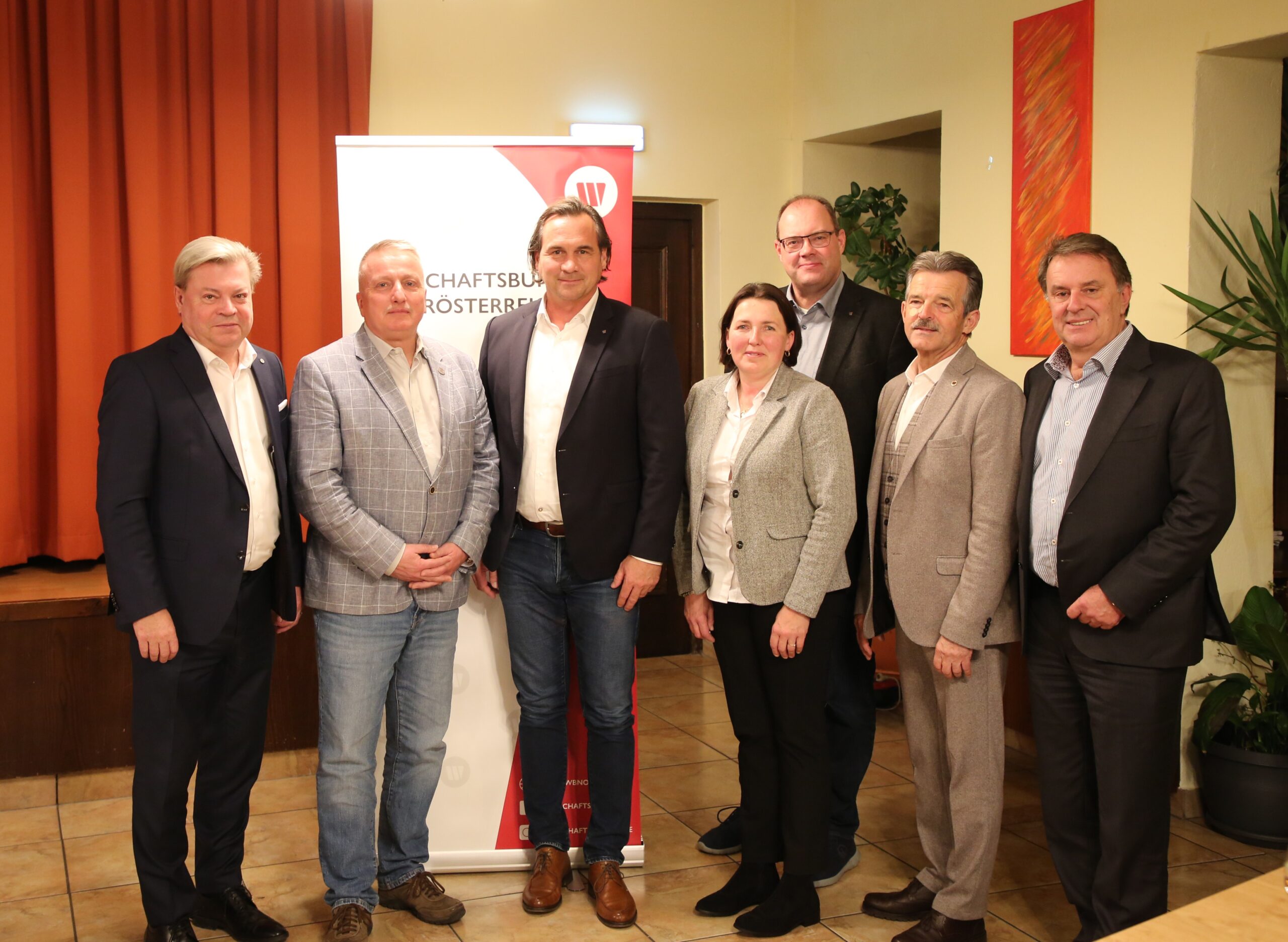 PA Wirtschaftsbund Wahlen im Bezirk Tulln Bild 1 Am Bild zu sehen den wiedergewählten Vorstand mit seinen Mitgliedern.