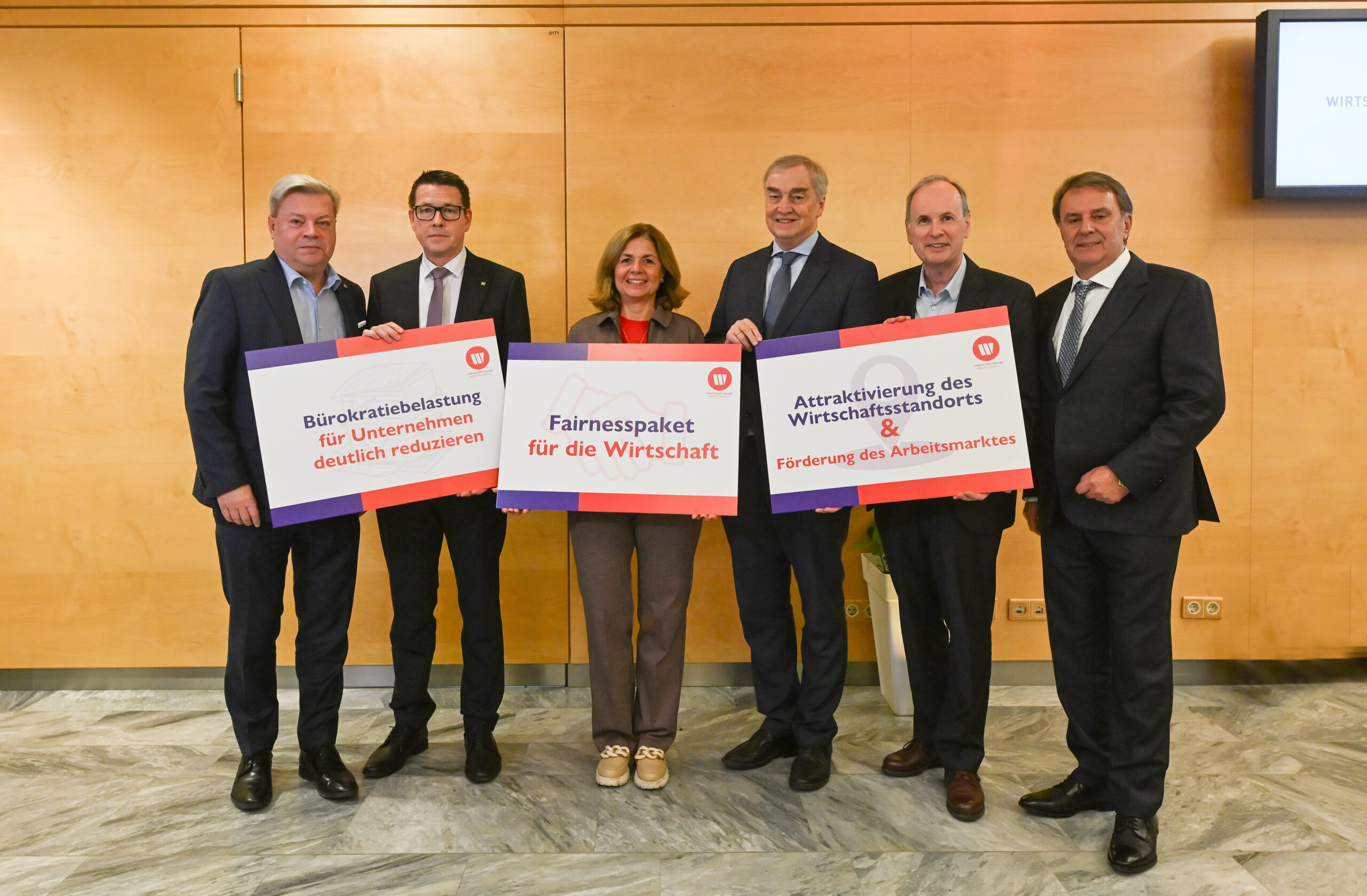 Gruppenbild bestehend aus sechs Personen