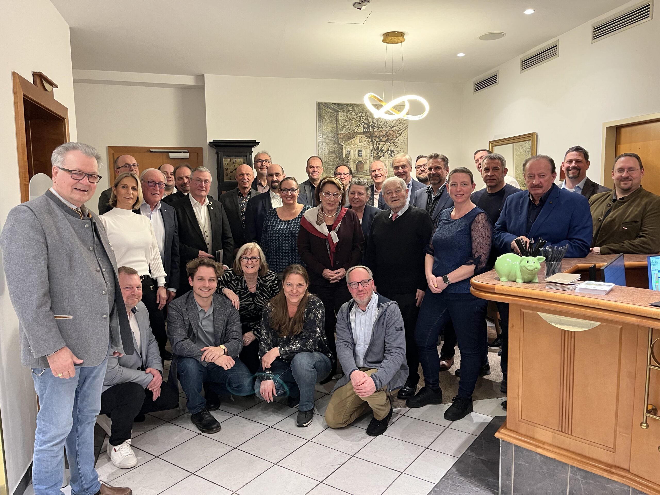 Korneuburg_Bezirksklausur des Wirtschaftsbundes Am Bild alle Teilnehmer der Beziksklausur.